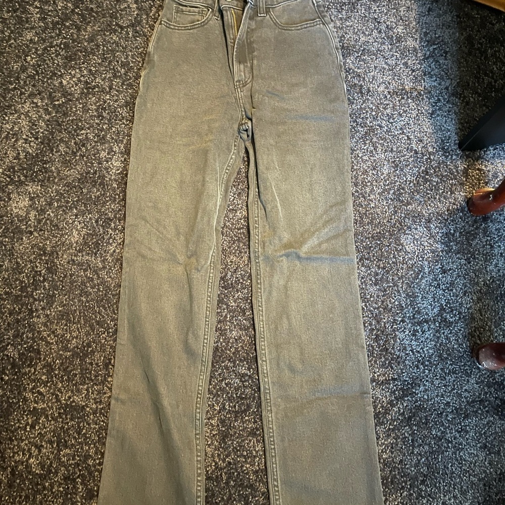 Hollister Women's Straight Leg Jeans in Gray